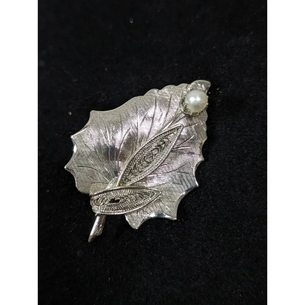 Vintage Silver Tone Filigree‎ Leaf Faux Pearl Pin Brooch